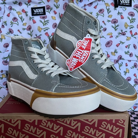 Vans WMNS Sk8-Hi Tapered
Canvas Green Milieu
VN0005U2VV2
Platforms Sneakers - Picture 5 of 16